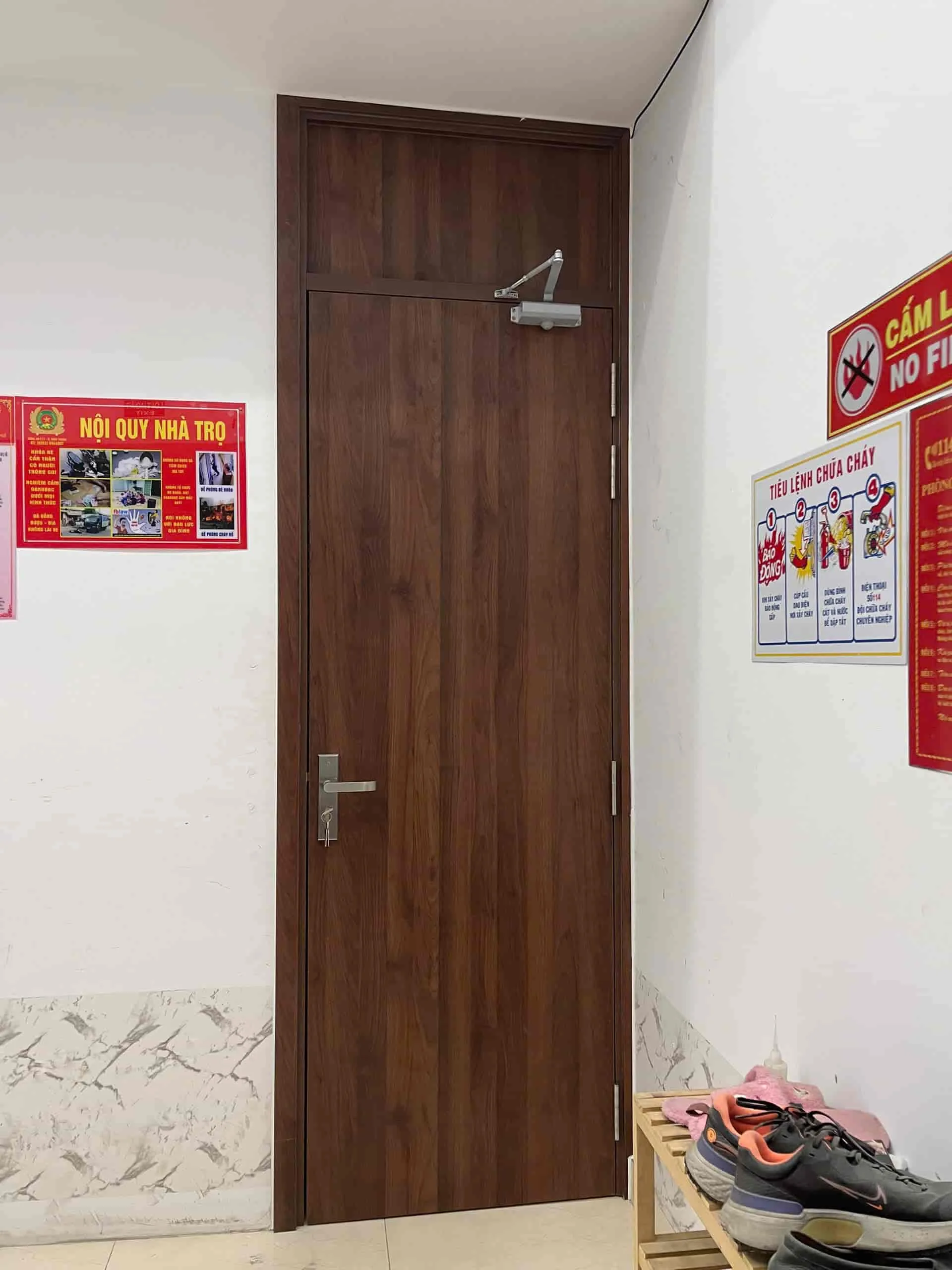 Cửa gỗ chống cháy tại Cam Ranh 