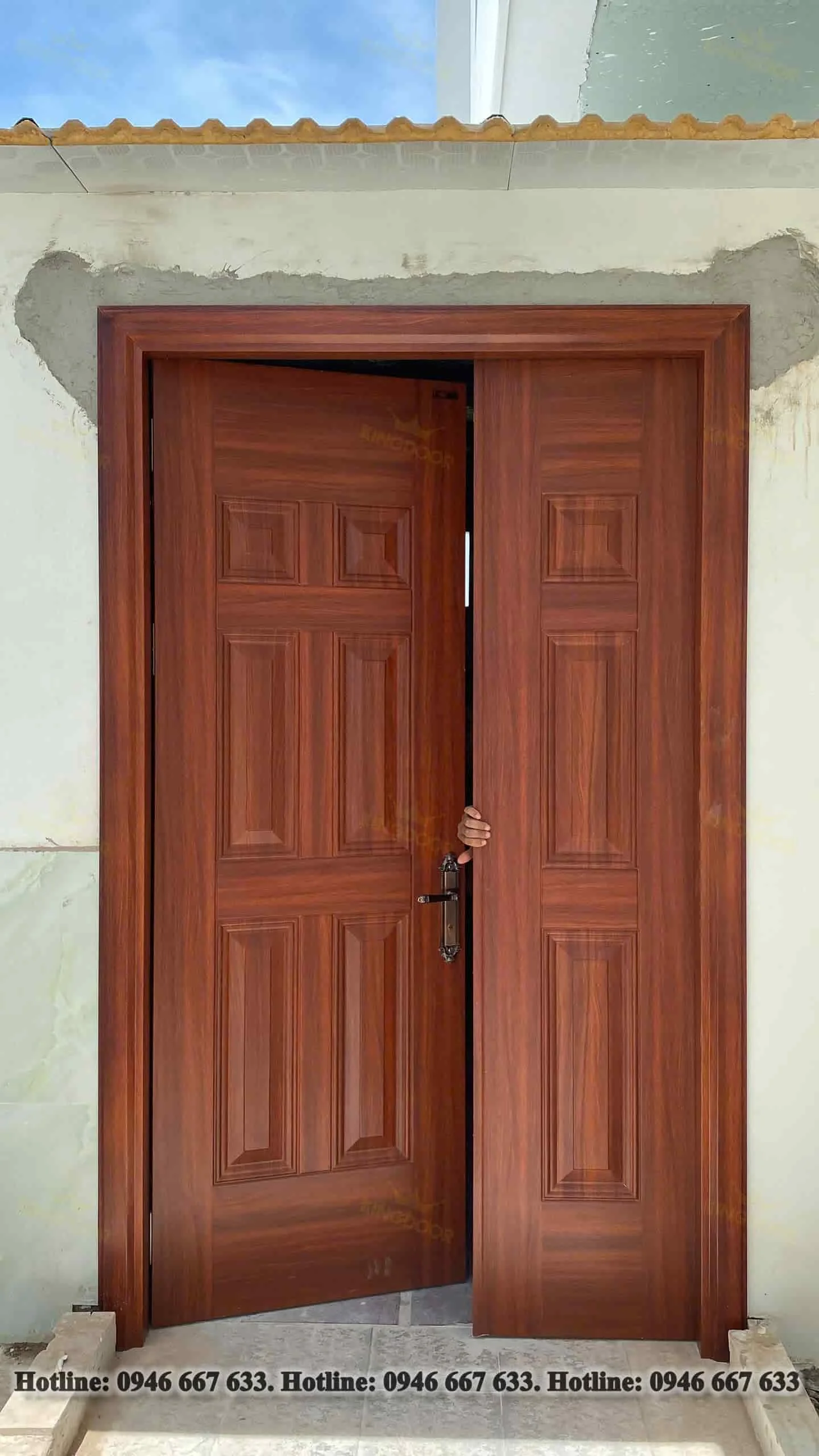 Giá cửa thép vân gỗ tại Khánh Sơn 