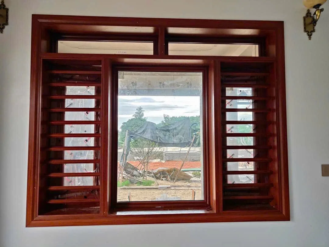 Giá cửa thép vân gỗ tại Khánh Sơn 