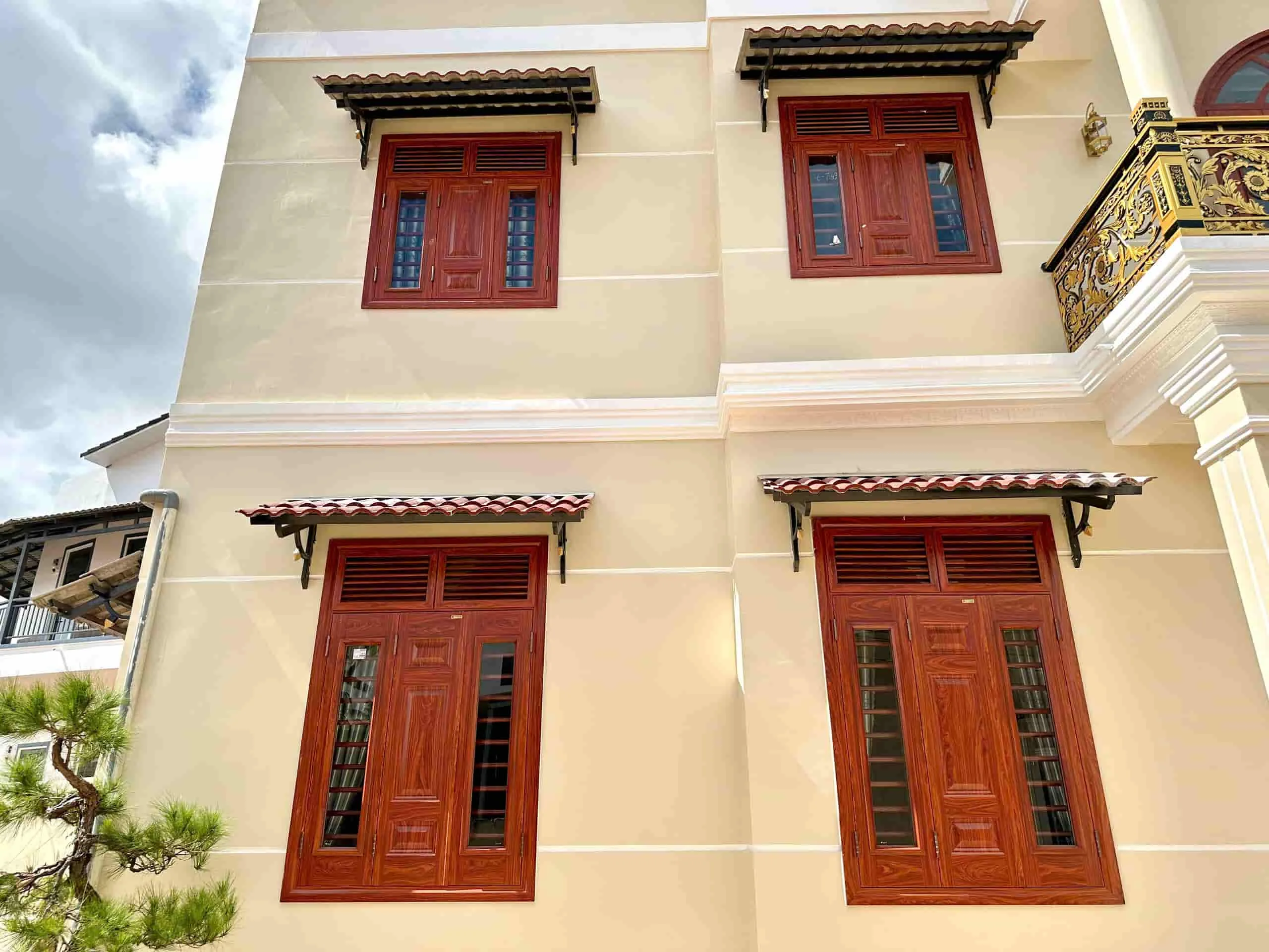 Giá cửa thép vân gỗ tại Bình Định