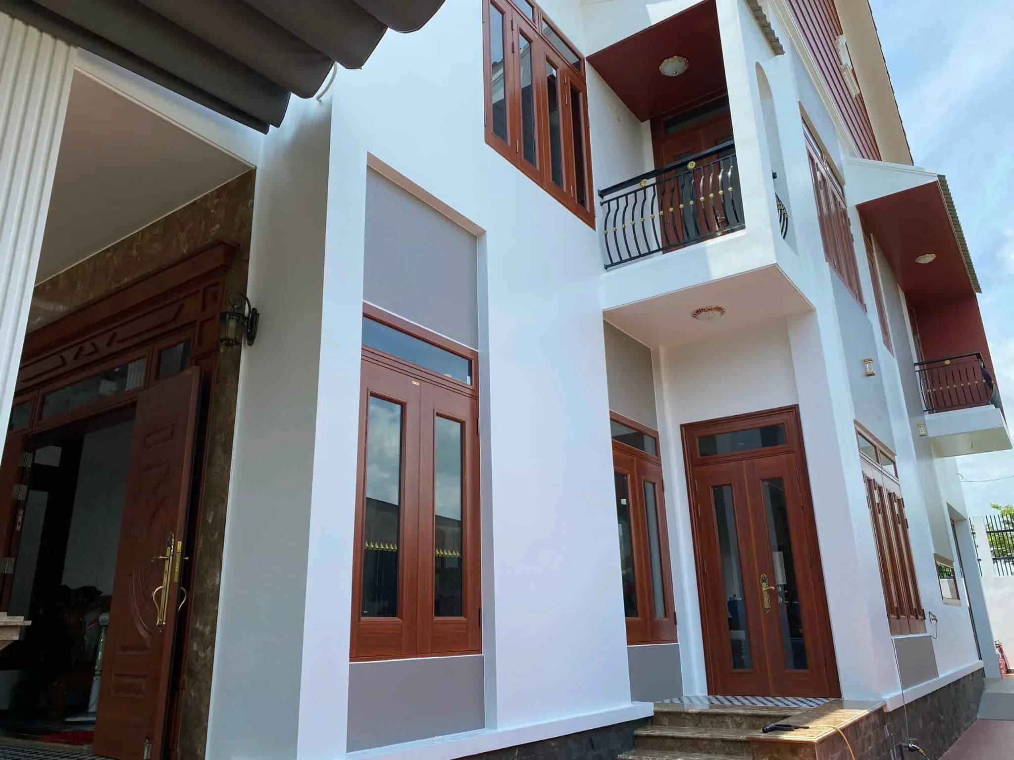 Giá cửa thép vân gỗ tại Khánh Hòa