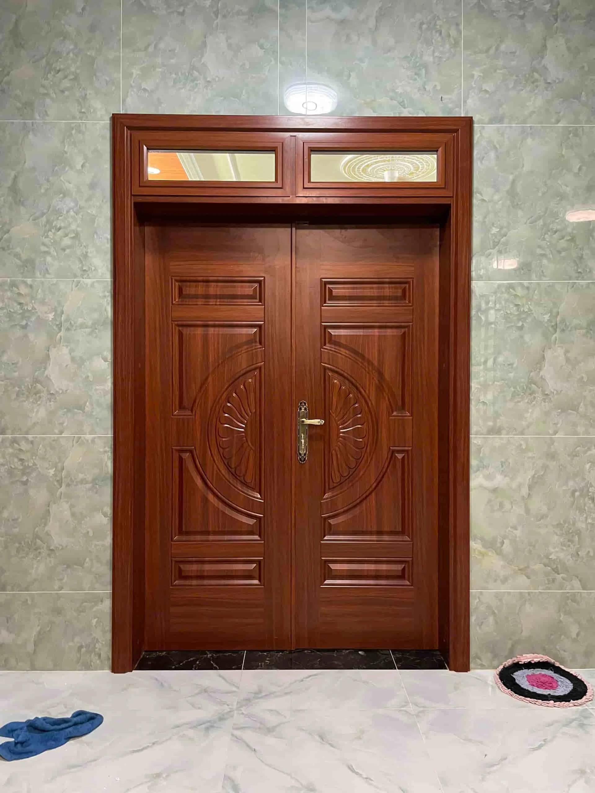 Giá cửa thép vân gỗ tại Nha Trang