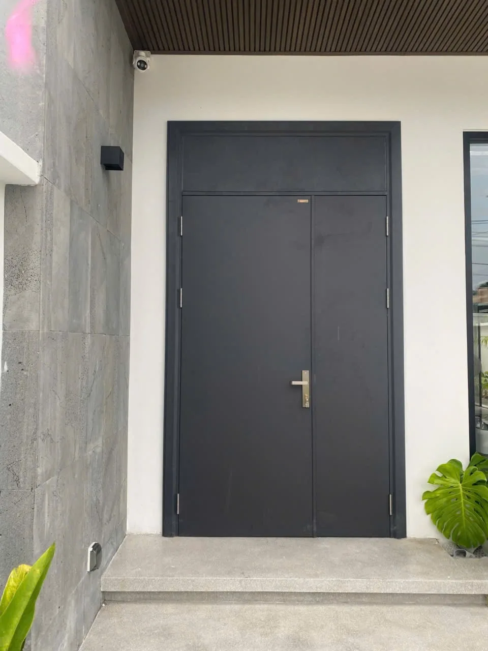 Giá cửa thép vân gỗ tại Hồ Chí Minh