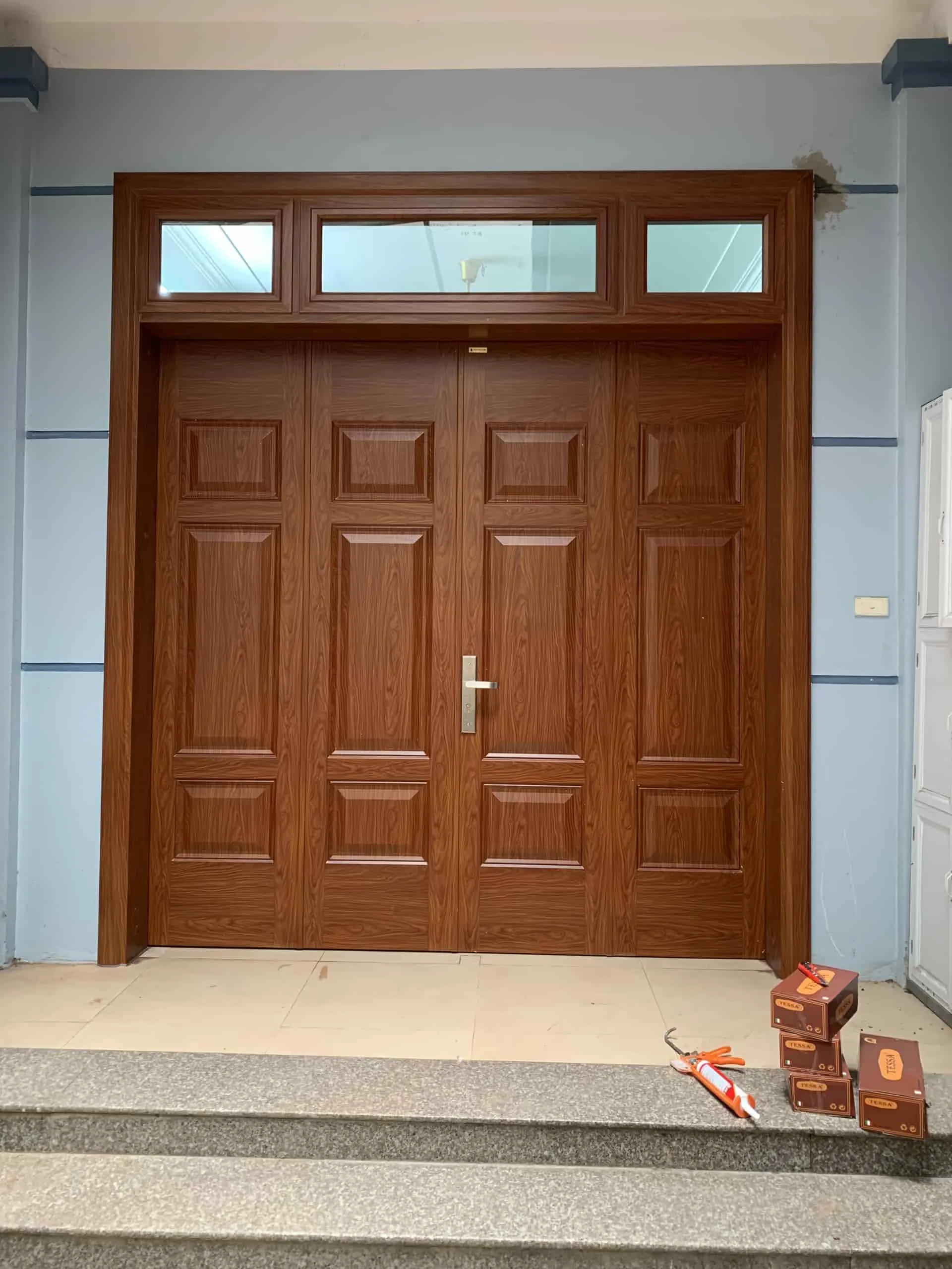 Cửa thép vân gỗ tại Bình Thuận